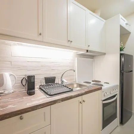 Modern & Quite Apartment